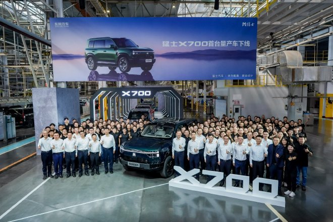首台量产车下线 猛士 X700迈入交付新阶段 10月底即将上市