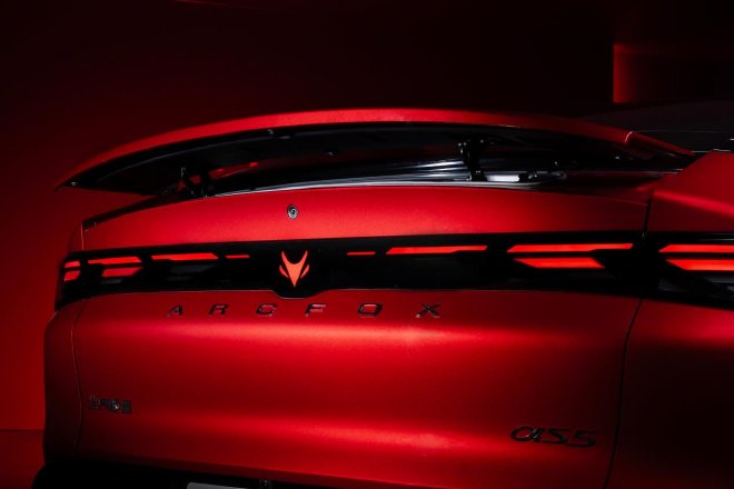 2027款极狐阿尔法S5开启预售 预售价12.18万元起