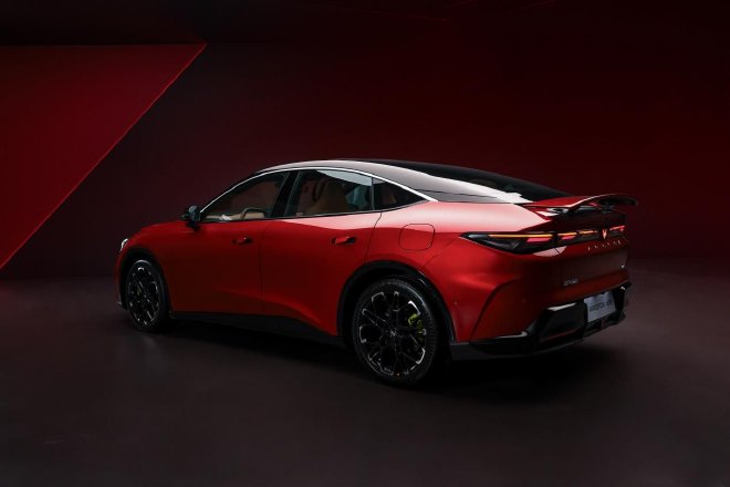 2027款极狐阿尔法S5开启预售 预售价12.18万元起