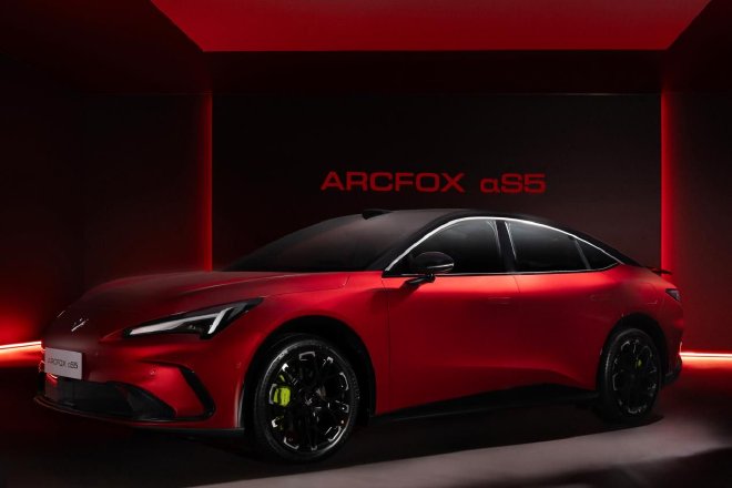 2027款极狐阿尔法S5开启预售 预售价12.18万元起