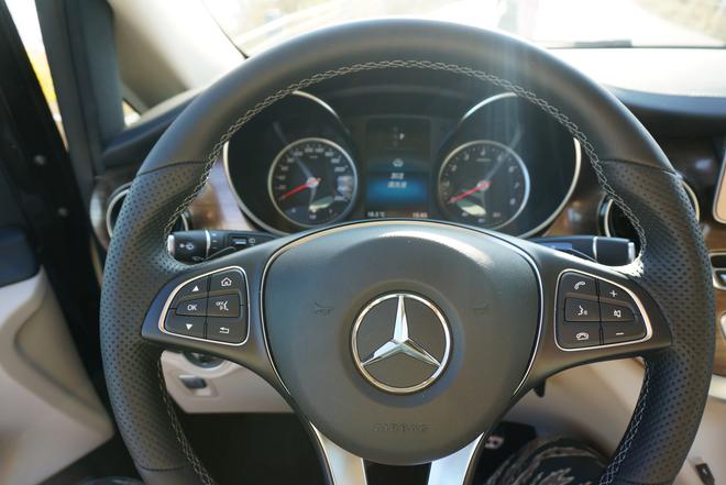 新一代奔驰V级 诠释从容就在不经意之间