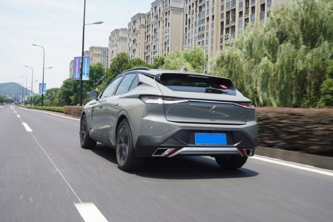 原汁原味 试驾全新DS4里沃利CROSS