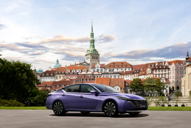 东风日产公布“油电同智”战略首车 天籁·鸿蒙座舱新车首发亮相