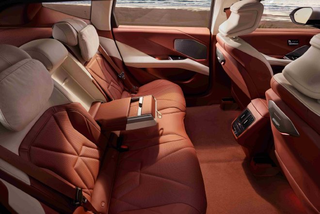 新世代BMW iX3长轴距版诠释“可持续的豪华”