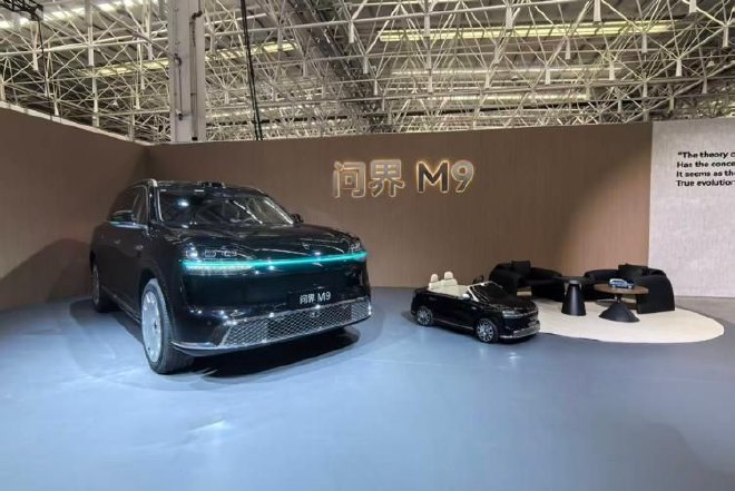 全新一代问界M9完成首批用户工厂验收交付