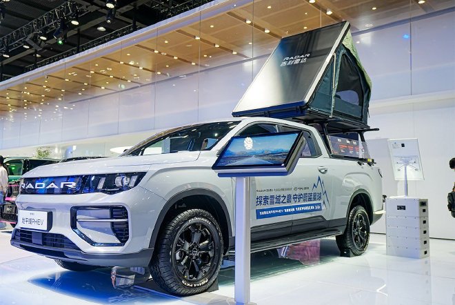 2025广州车展：吉利新能源皮卡携生态产品PSP380放电器亮相