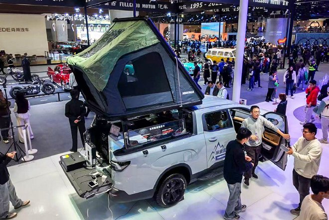 2025广州车展：吉利新能源皮卡携生态产品PSP380放电器亮相