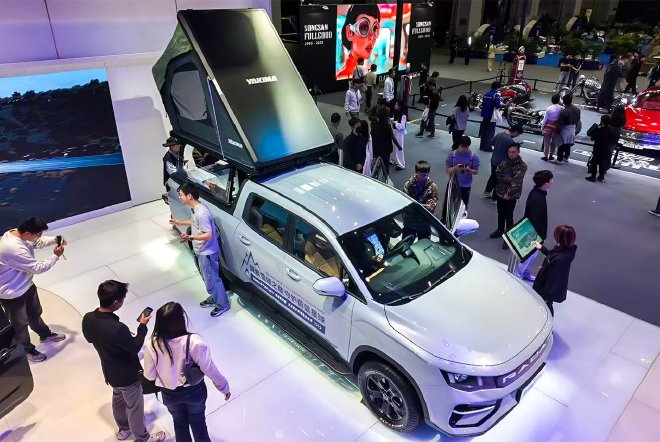 2025广州车展：吉利新能源皮卡携生态产品PSP380放电器亮相