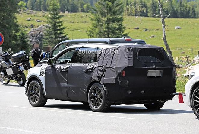 起亚全新索兰托路试谍照曝光 全新平台打造