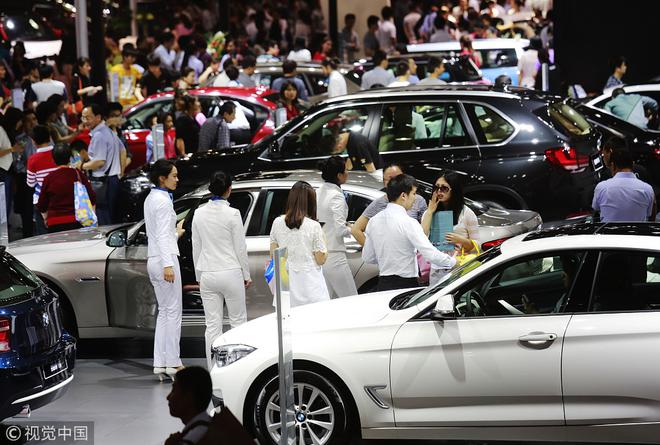 奔驰宝马集体降价 是减税降费的