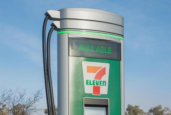 7-Eleven将在2022年底前的250个美国门店安装500个电动车充电站