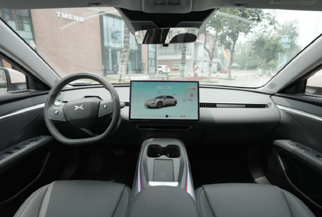 给年轻人的惊喜：小鹏MONA M03内饰体验