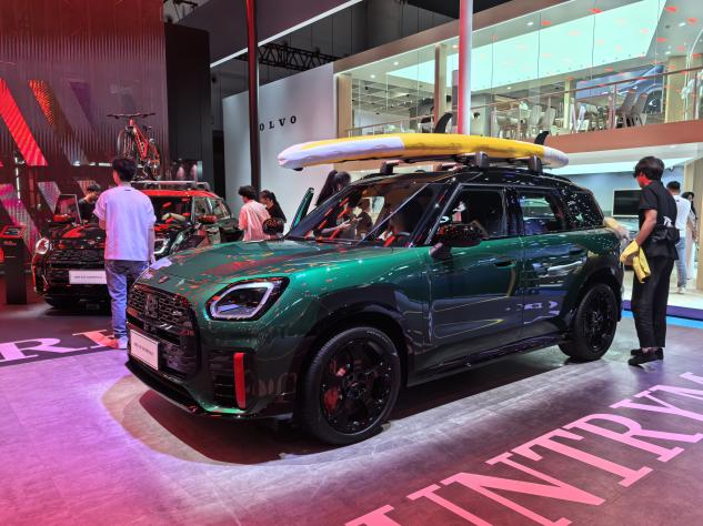 2025成都车展：MINI展台多车亮相