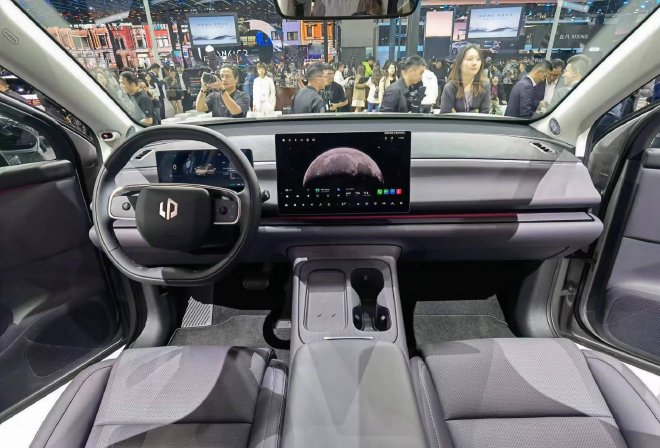 2023广州车展：零跑C10正式亮相