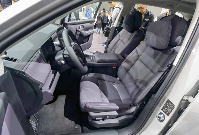 2023广州车展：零跑C10正式亮相