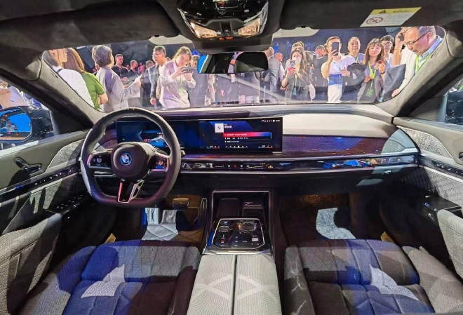 2023宝马之夜：i7 M70L与iX1等正式发布