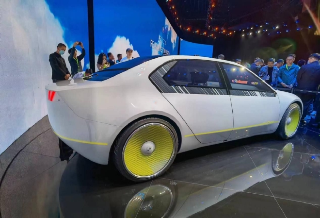 2023宝马之夜：i7 M70L与iX1等正式发布