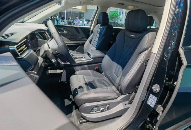 2024成都车展探馆：红旗HS7 PHEV亮相