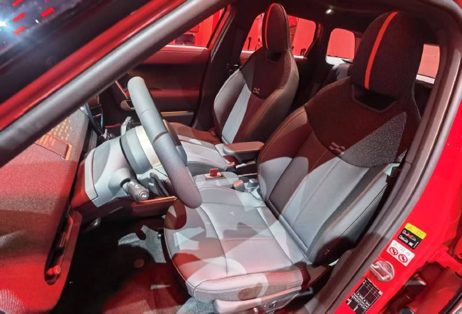 2025上海车展：全新电动MINI JCW亮相