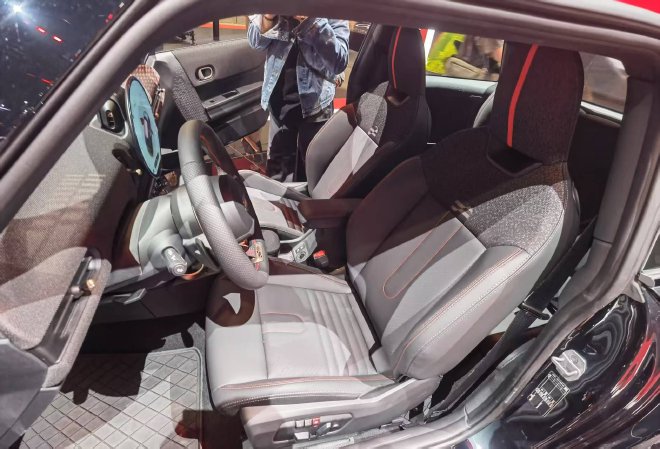 2025上海车展：全新电动MINI JCW亮相