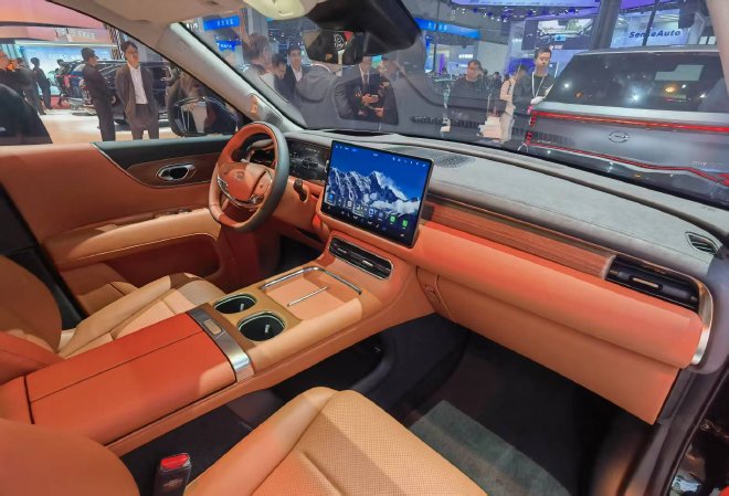 2025上海车展：传祺向往S9正式亮相