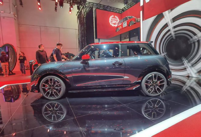 2025上海车展：全新电动MINI JCW亮相