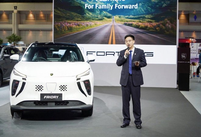  （东风柳汽海外产品总监 李松原先生讲解产品实力）