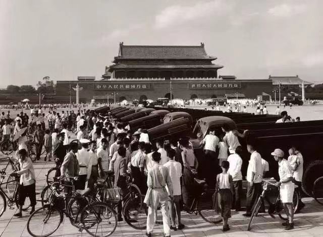 一部《解放》史，一部中国汽车工业创业史