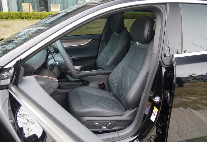 配置拉满 “卷”起来 长安启源A07真香版它香吗？