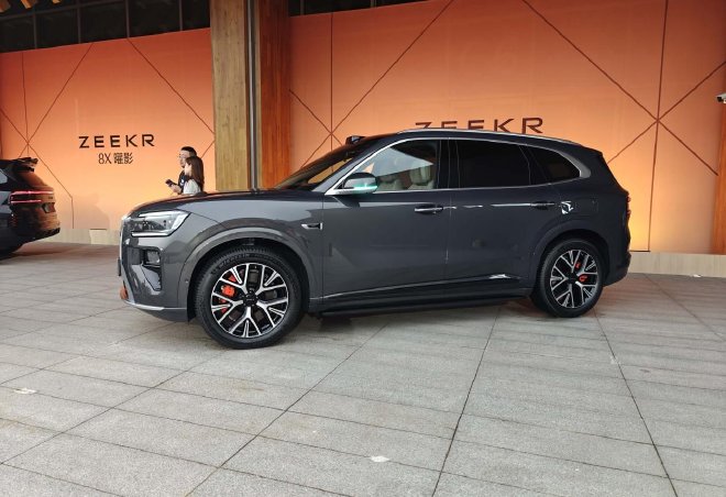 上市限时售价32.98万元起 极氪8X正式上市