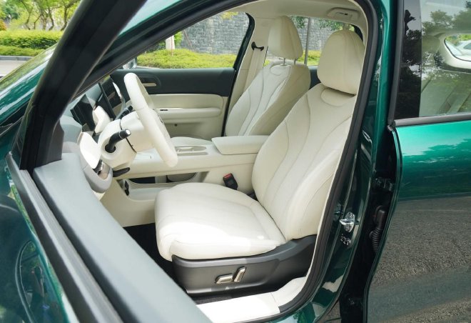 有劲好开还省油 长城欧拉5混动开着像台高级电车