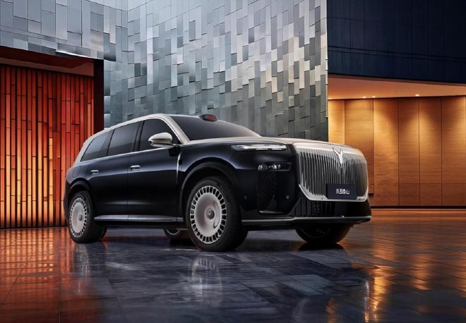 岚图泰山座舱首发 揭秘AI云舒座椅/鸿蒙语音大模型/32扬声器天籁声场