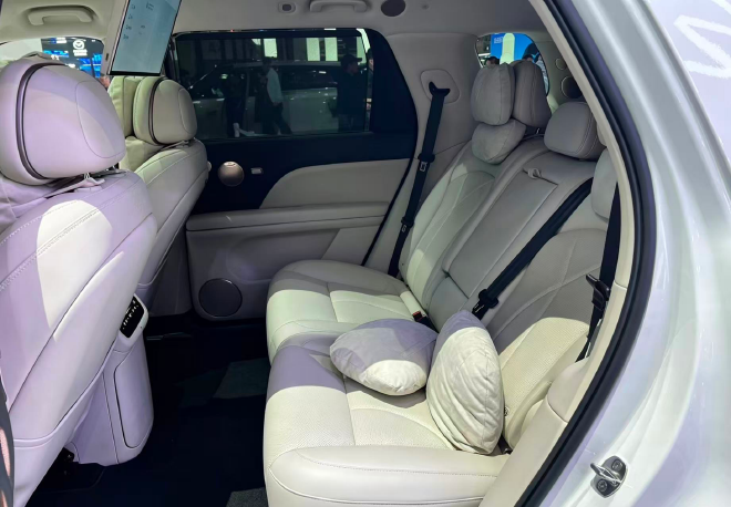 2026北京车展：上汽智己LS8亮相车展