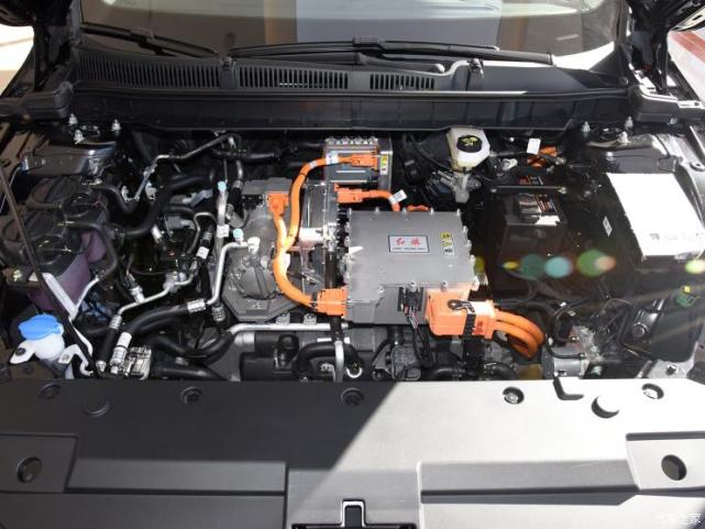 正式投放私人用户市场 新红旗E-QM5售价12.28-16.58万元