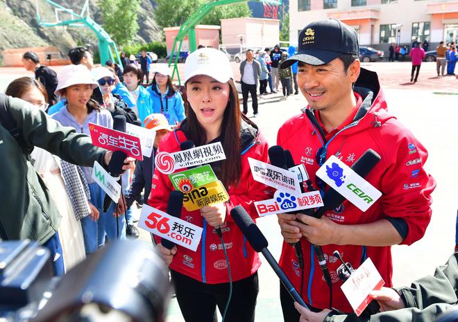 门源县珠固乡小学的捐赠仪式