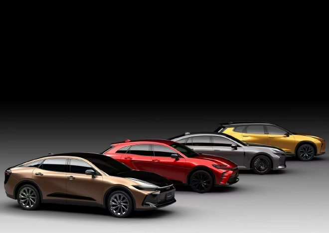 全新一代丰田皇冠全球首发 多款衍生产品