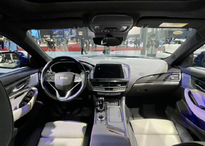 年轻人的激情乐趣 2023款凯迪拉克CT5来袭