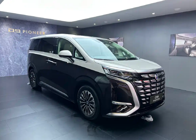 2025成都车展：腾势D9新车型正式上市