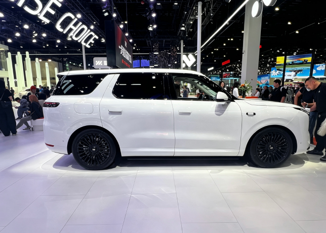 2026北京车展：上汽智己LS8亮相车展