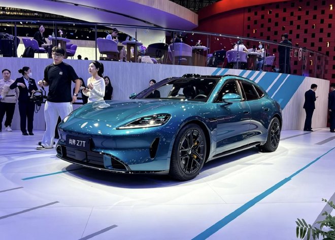 五界同台亮 焕新登场 鸿蒙智行王牌阵容亮相北京车展