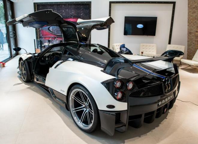 帕加尼发布Huayra BC Roadster预告图