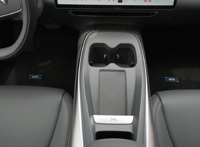 给年轻人的惊喜：小鹏MONA M03内饰体验