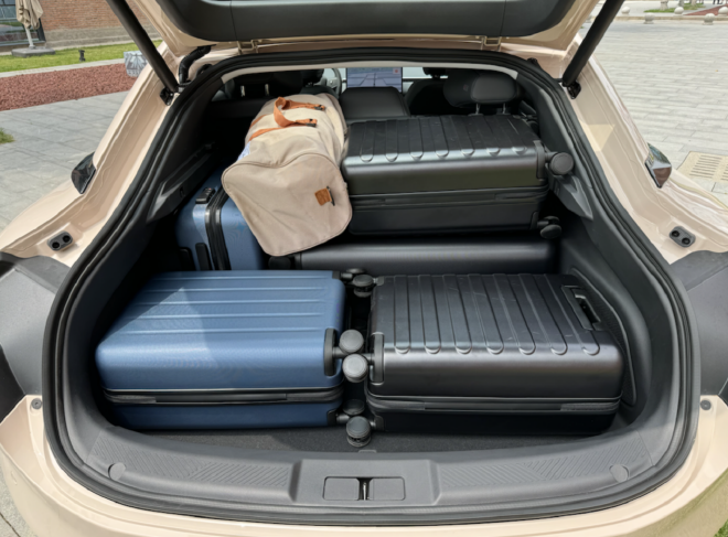 给年轻人的惊喜：小鹏MONA M03内饰体验