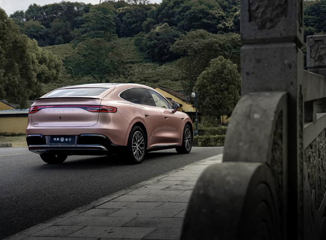 新款智界R7上市 售价23.98-31.98万元