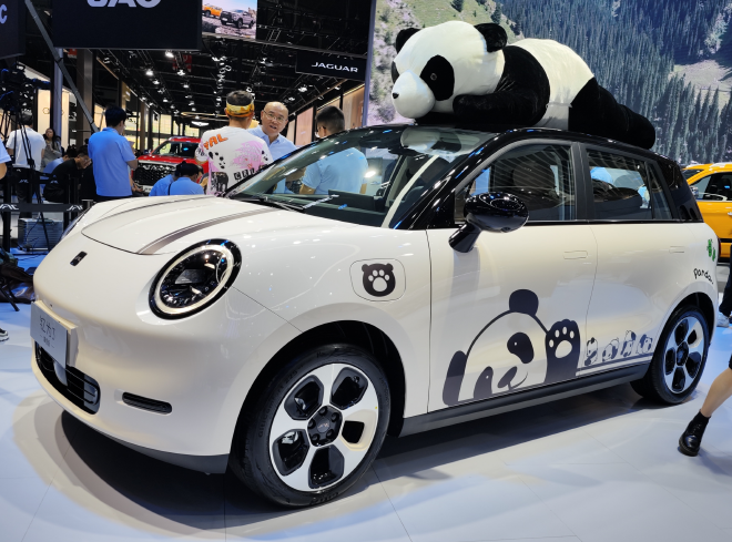 2024成都车展：江淮钇为3挚爱版和花仙子挚爱版