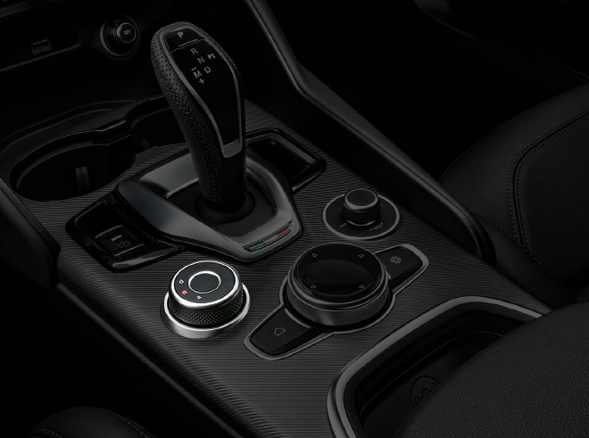 F1新赛季开启 阿尔法·罗密欧多款车型上市