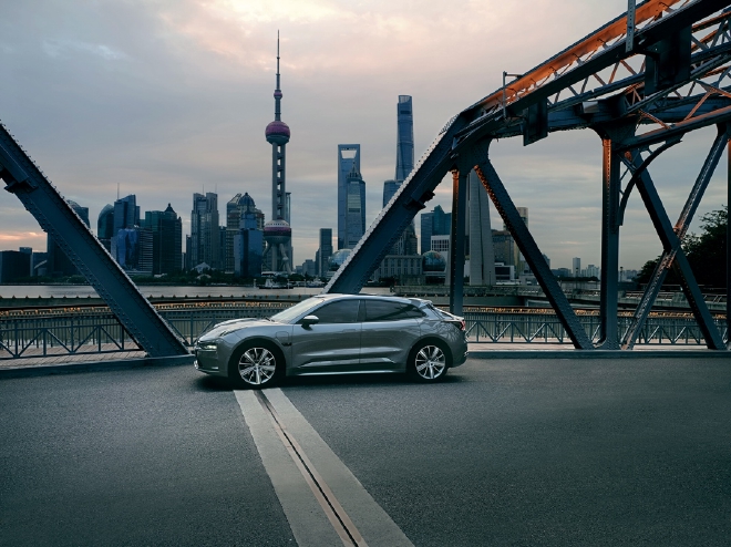 极氪中心全球旗舰店开业 ZEEKR 001迎来首次大版本OTA