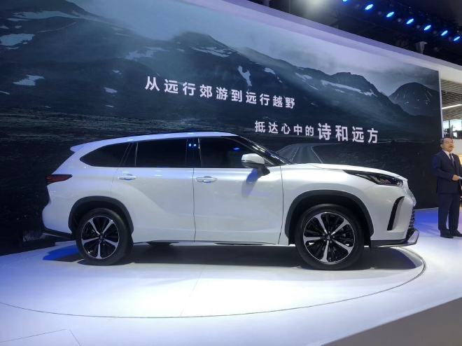 2022成都车展 一汽-丰田皇冠陆放正式上市