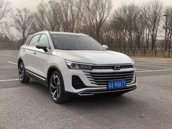 新款奔腾T77/T99实拍 造型更大气时尚