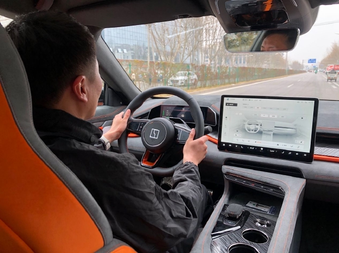 兼顾豪华与操控 试驾2023款极氪001 YOU版